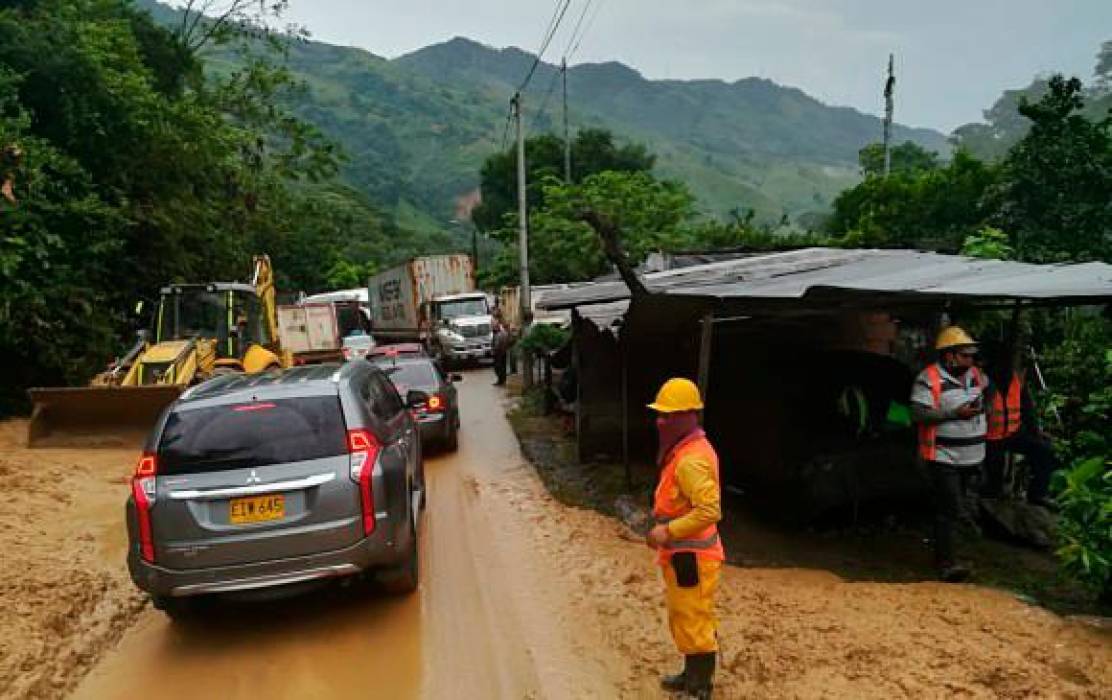 Transportadores de carga, afectados por cierre de vía a la Costa