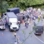 (En vídeo) Saqueron un camión con productos de aseo