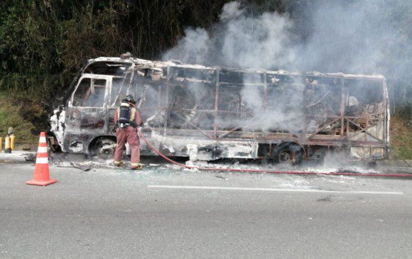 incineró bus se incineró