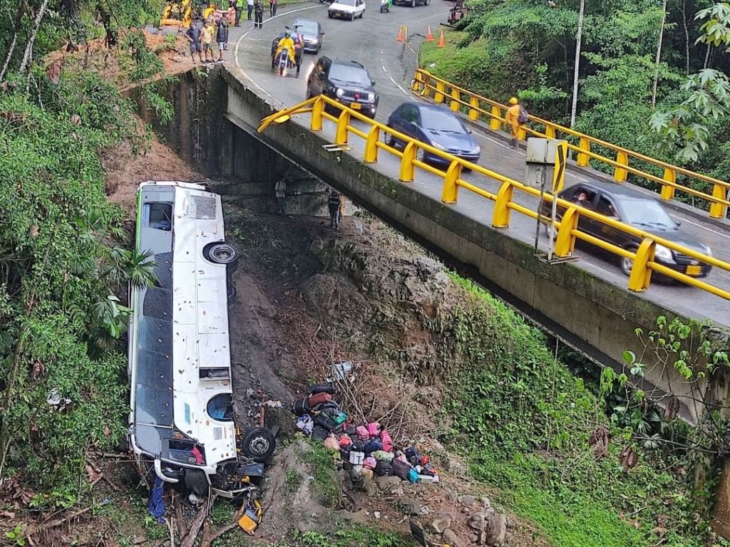 Accidente bus abismo San Luis