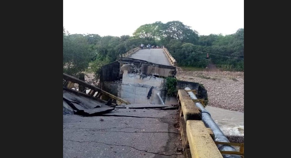 Como era de esperarse: El puente entre Casanare y Arauca se vino al piso.