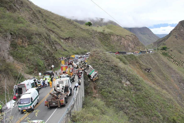 Balance final del accidente en la vía Panamericana: 20 muertos y 15 heridos.